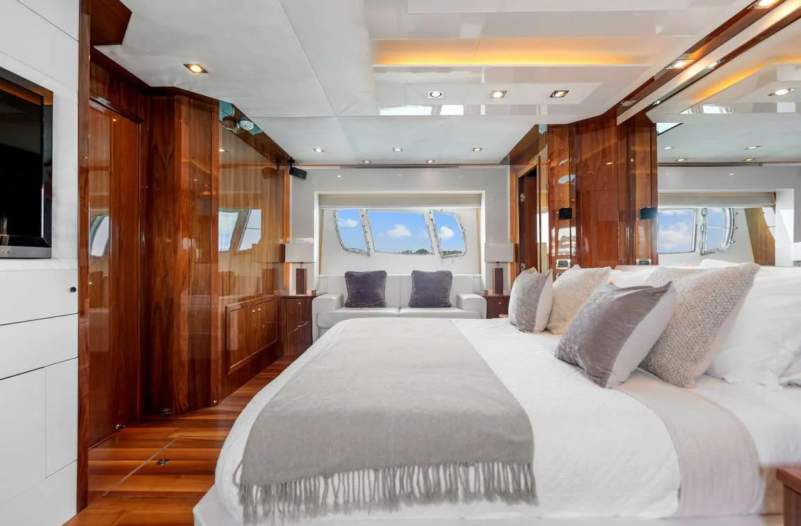 Palumba — photo 24 location yacht Cannes