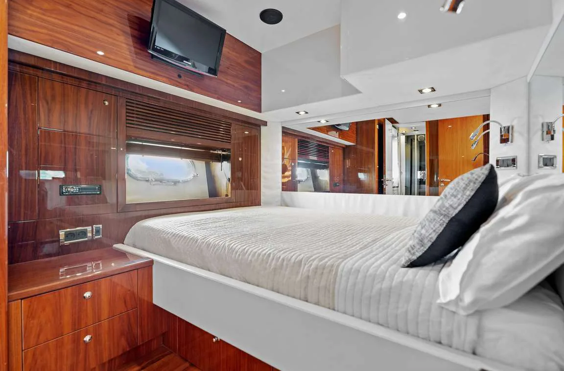 Palumba — photo 32 location yacht Cannes
