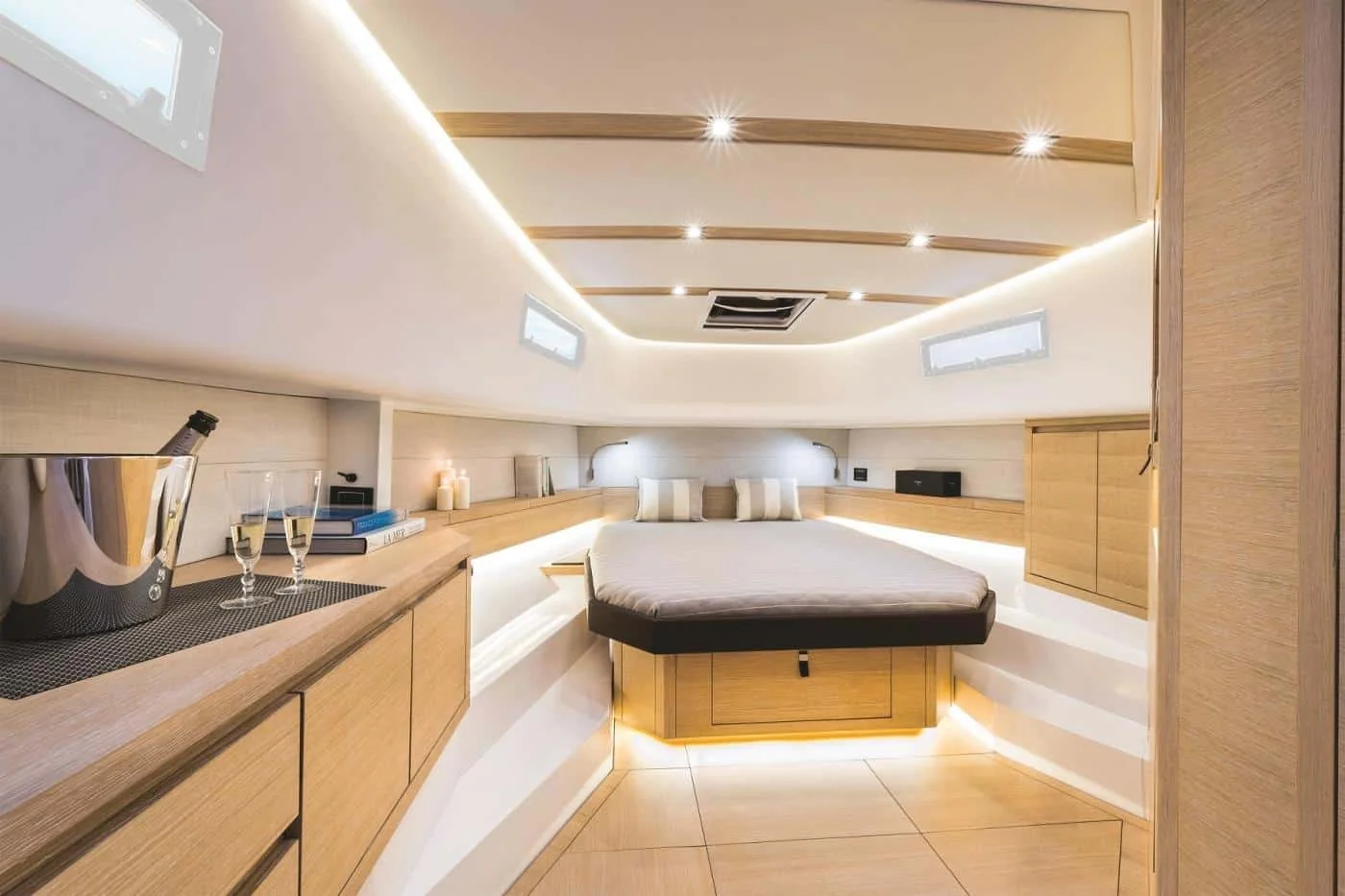 Pardo 43, photo 11 location yacht Cannes