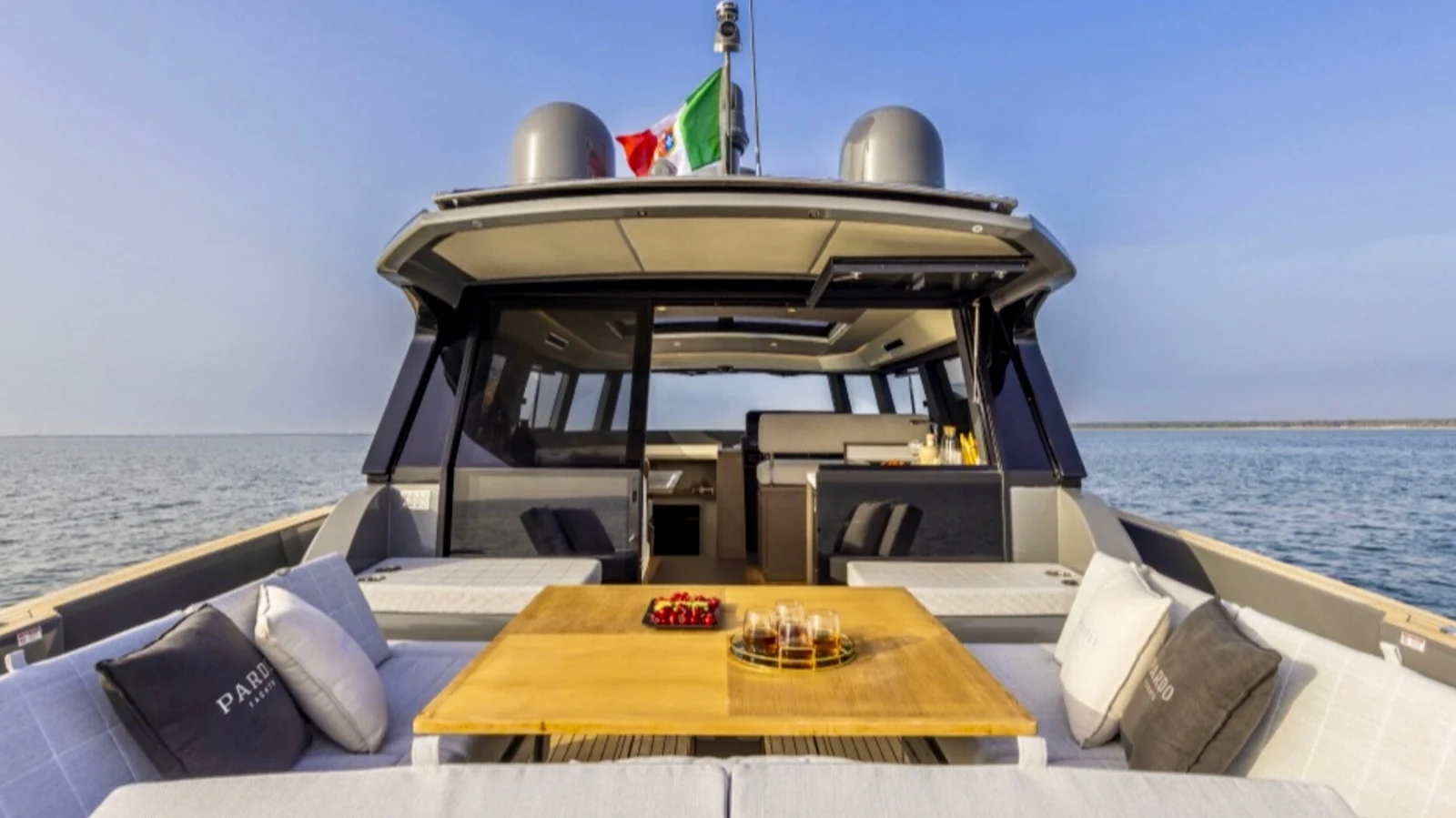 Pardo 52 GT, photo 6 location yacht Cannes