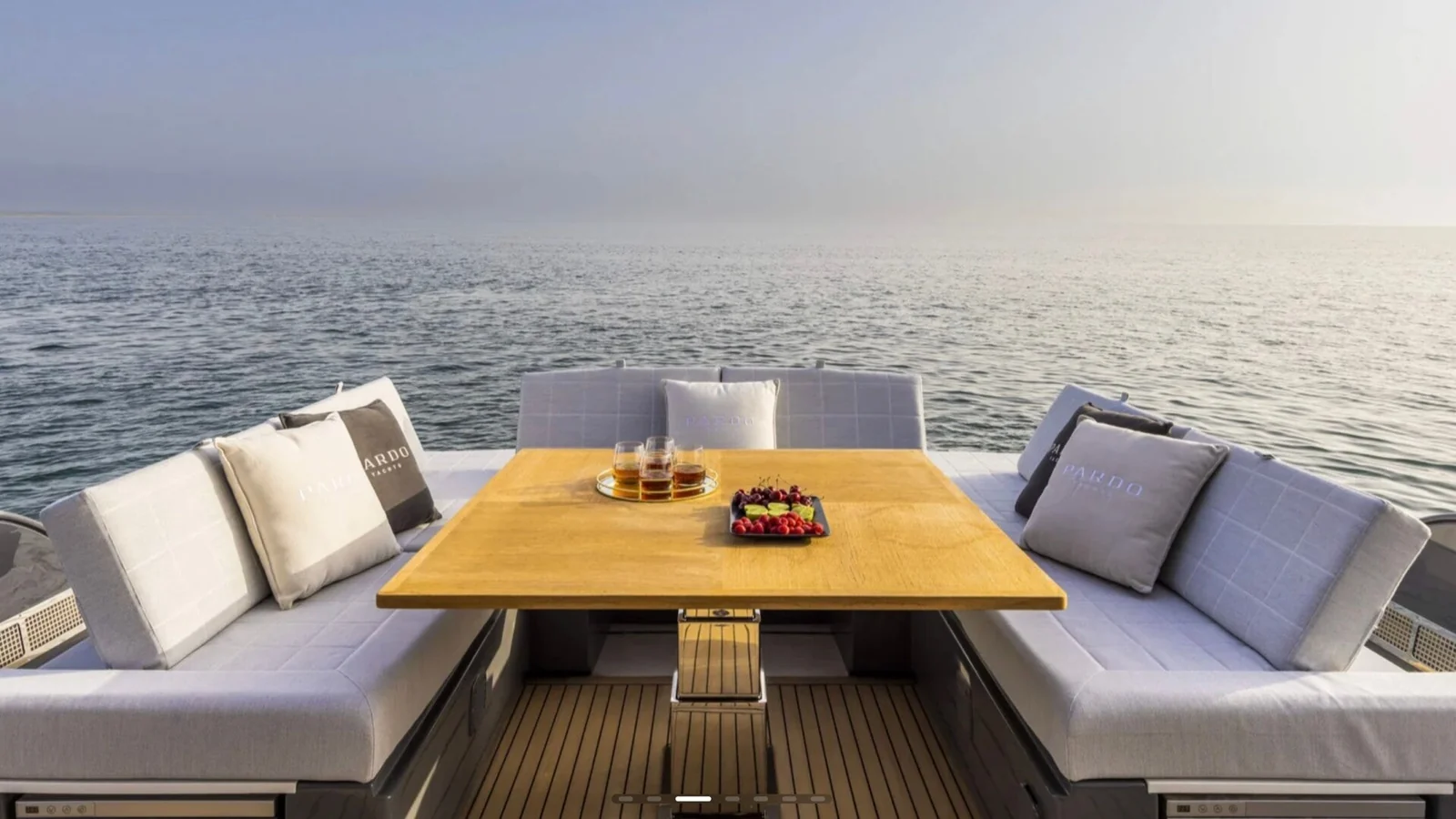 Pardo 52 GT, photo 8 location yacht Cannes