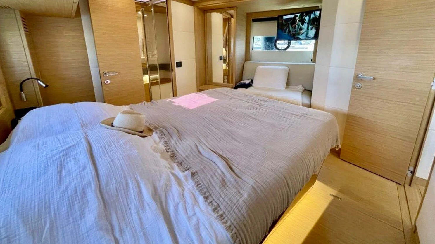 Pardo 52 GT, photo 11 location yacht Cannes