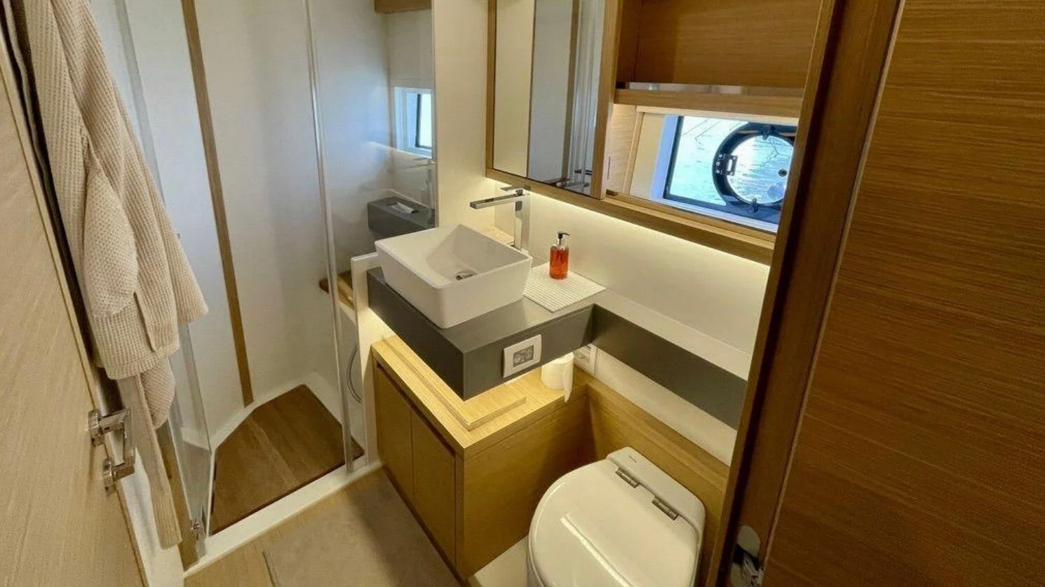 Pardo 52 GT, photo 13 location yacht Cannes
