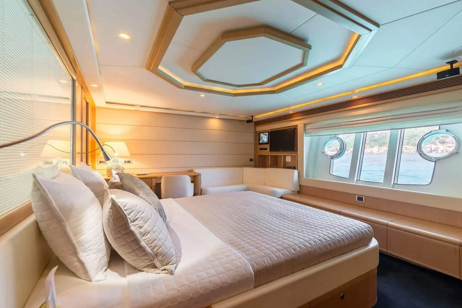 PORTHOS - photo 28 yacht charter Cannes