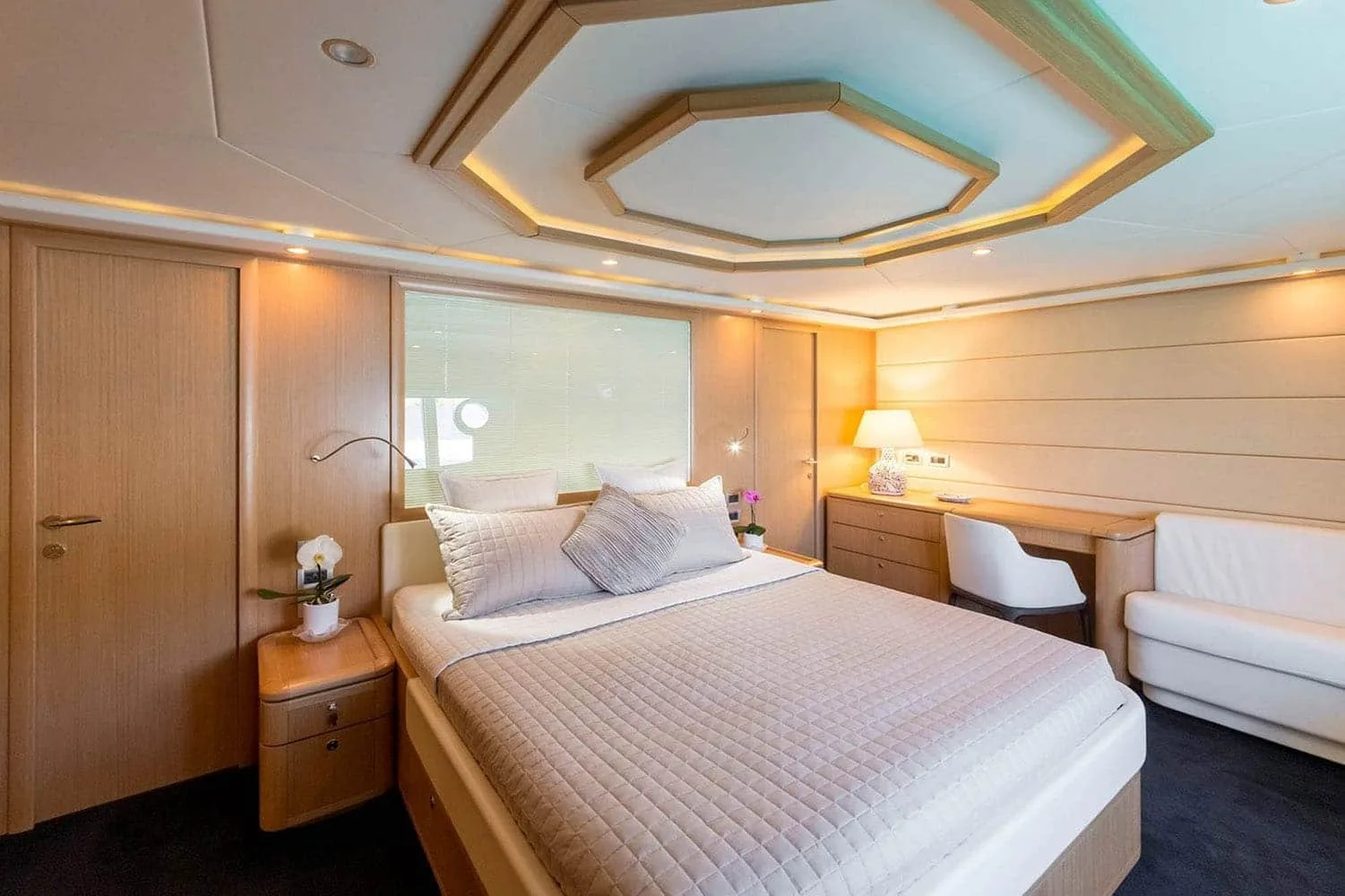 PORTHOS - photo 29 yacht charter Cannes