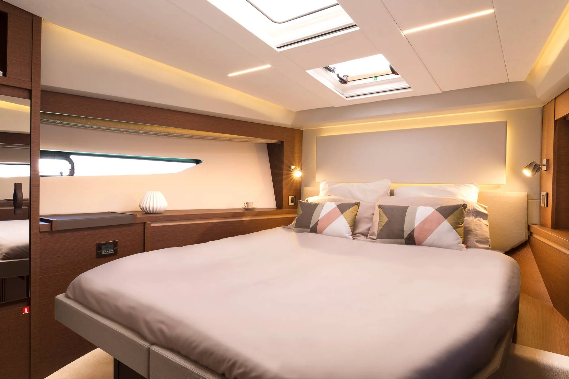Prestige 520 Fly — photo 7 location yacht Cannes