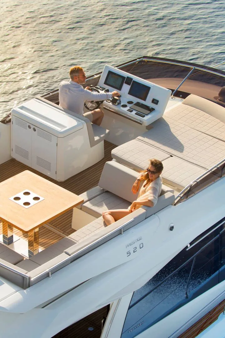 Prestige 520 Fly — photo 11 location yacht Cannes
