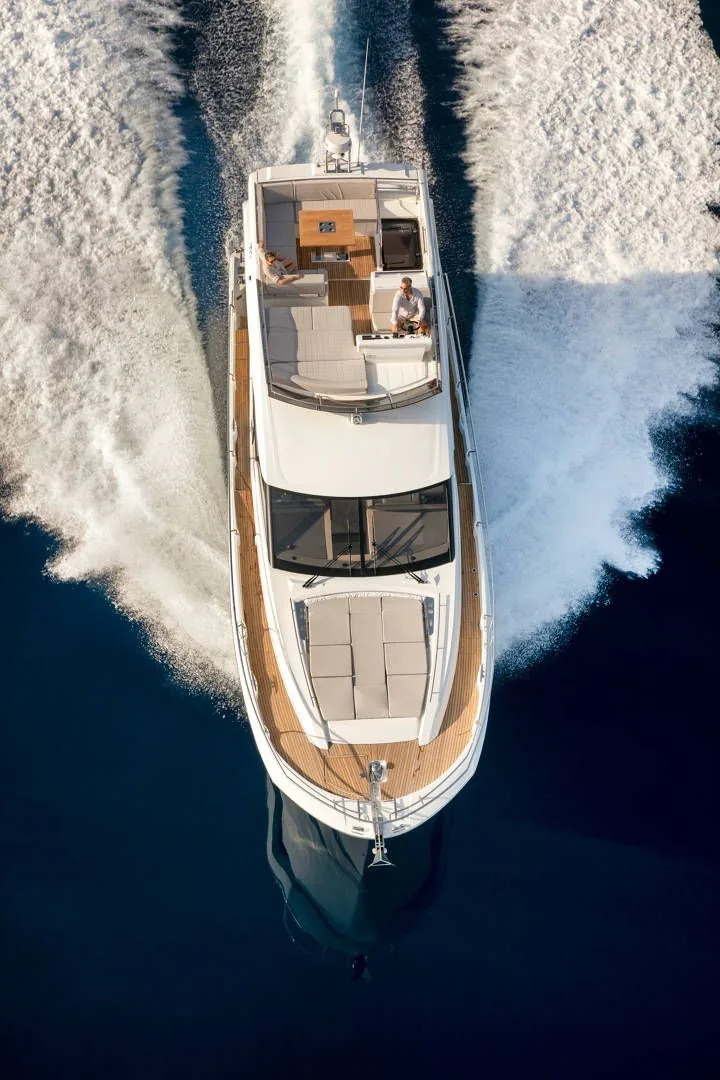 Prestige 520 Fly — photo 12 location yacht Cannes
