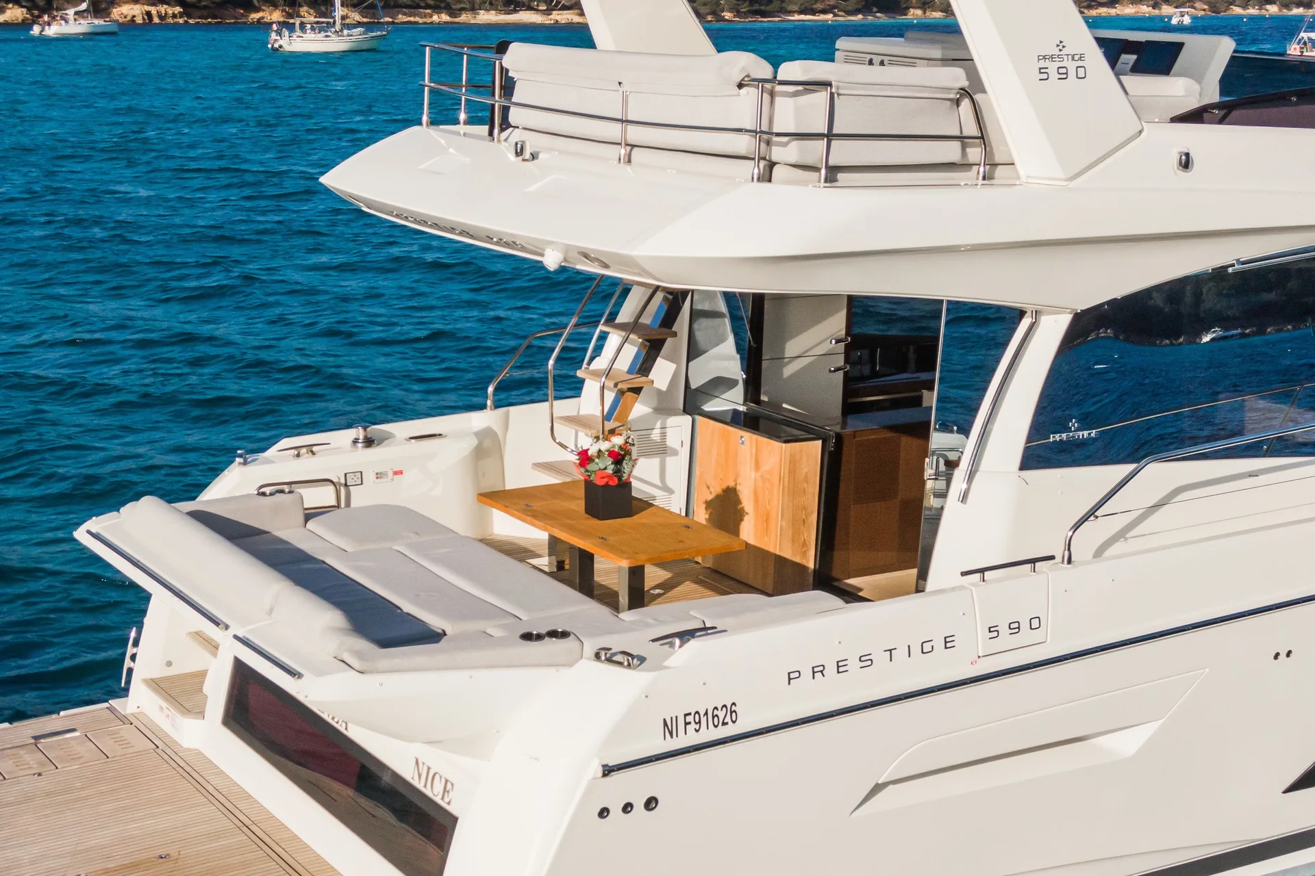 Prestige 590 — photo 5 location yacht Cannes