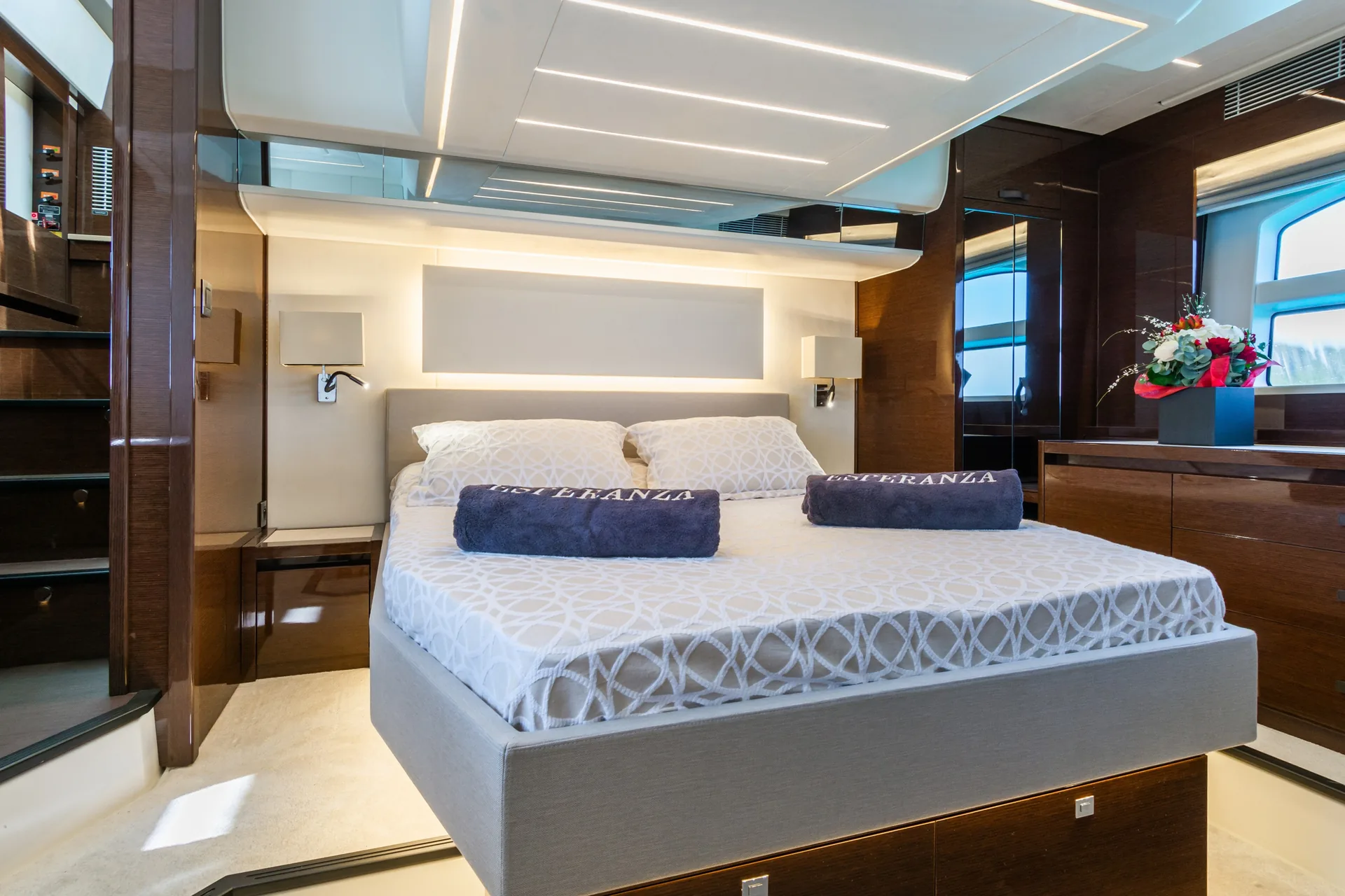 Prestige 590 — photo 9 location yacht Cannes
