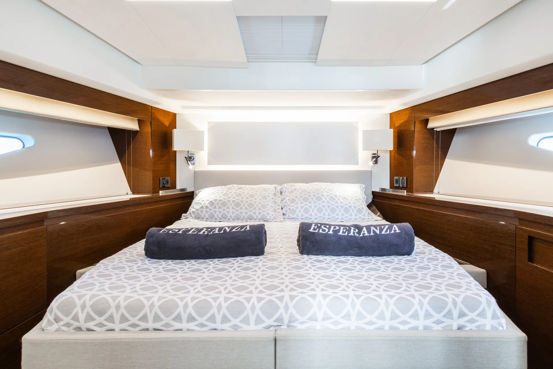 Prestige 590 — photo 10 location yacht Cannes