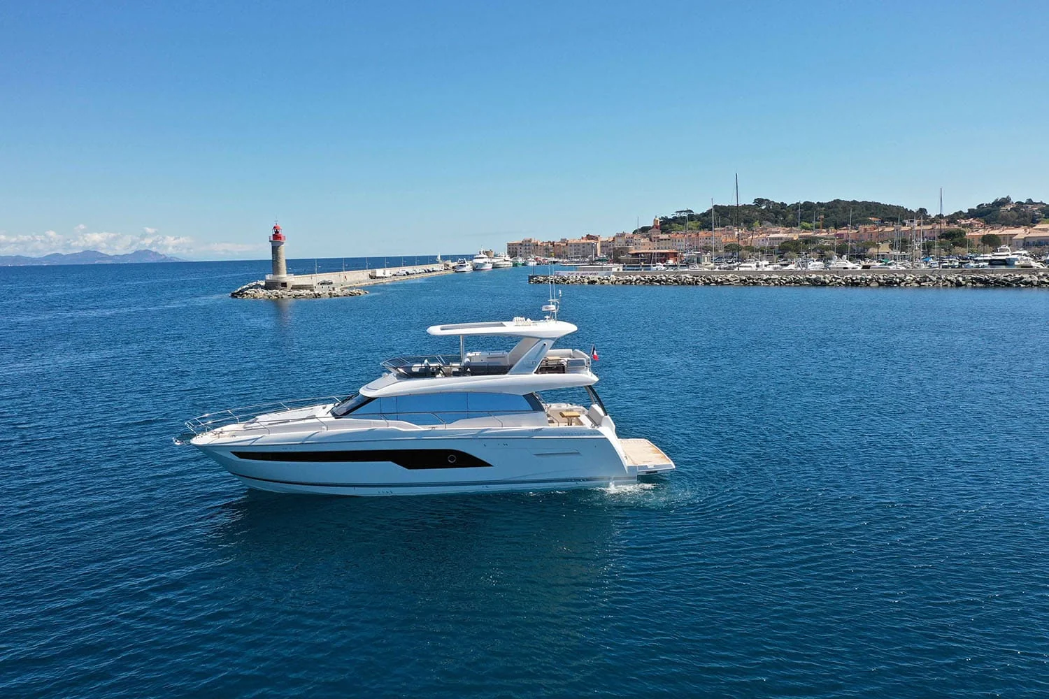 Prestige 630 Fly, photo 2 location yacht Cannes