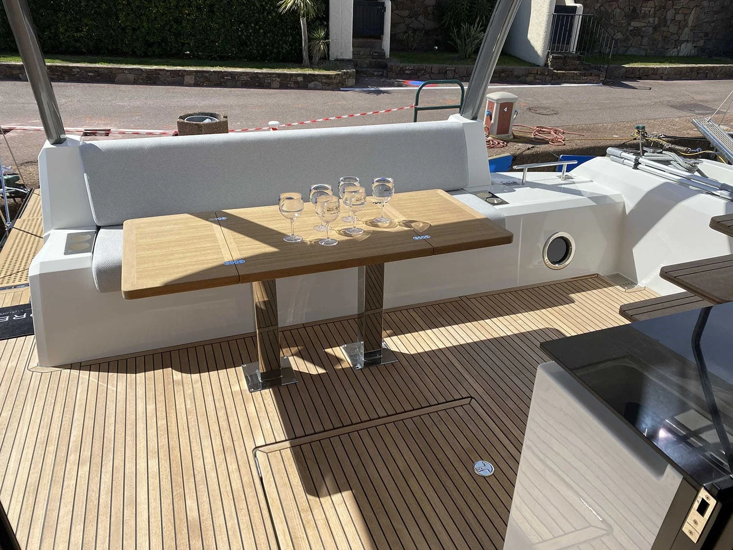 Prestige 630 Fly, photo 6 location yacht Cannes