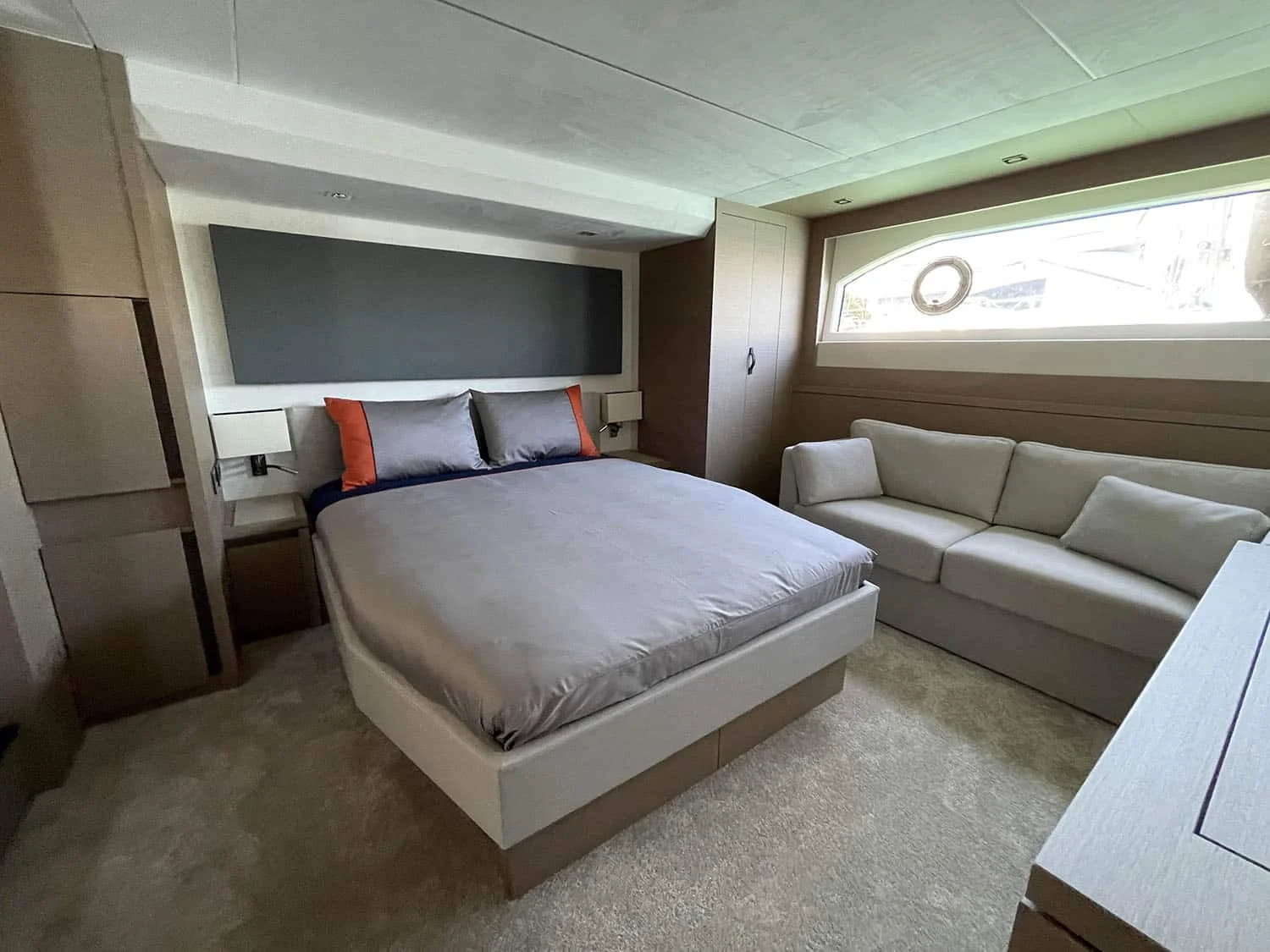 Prestige 630 Fly, photo 8 location yacht Cannes