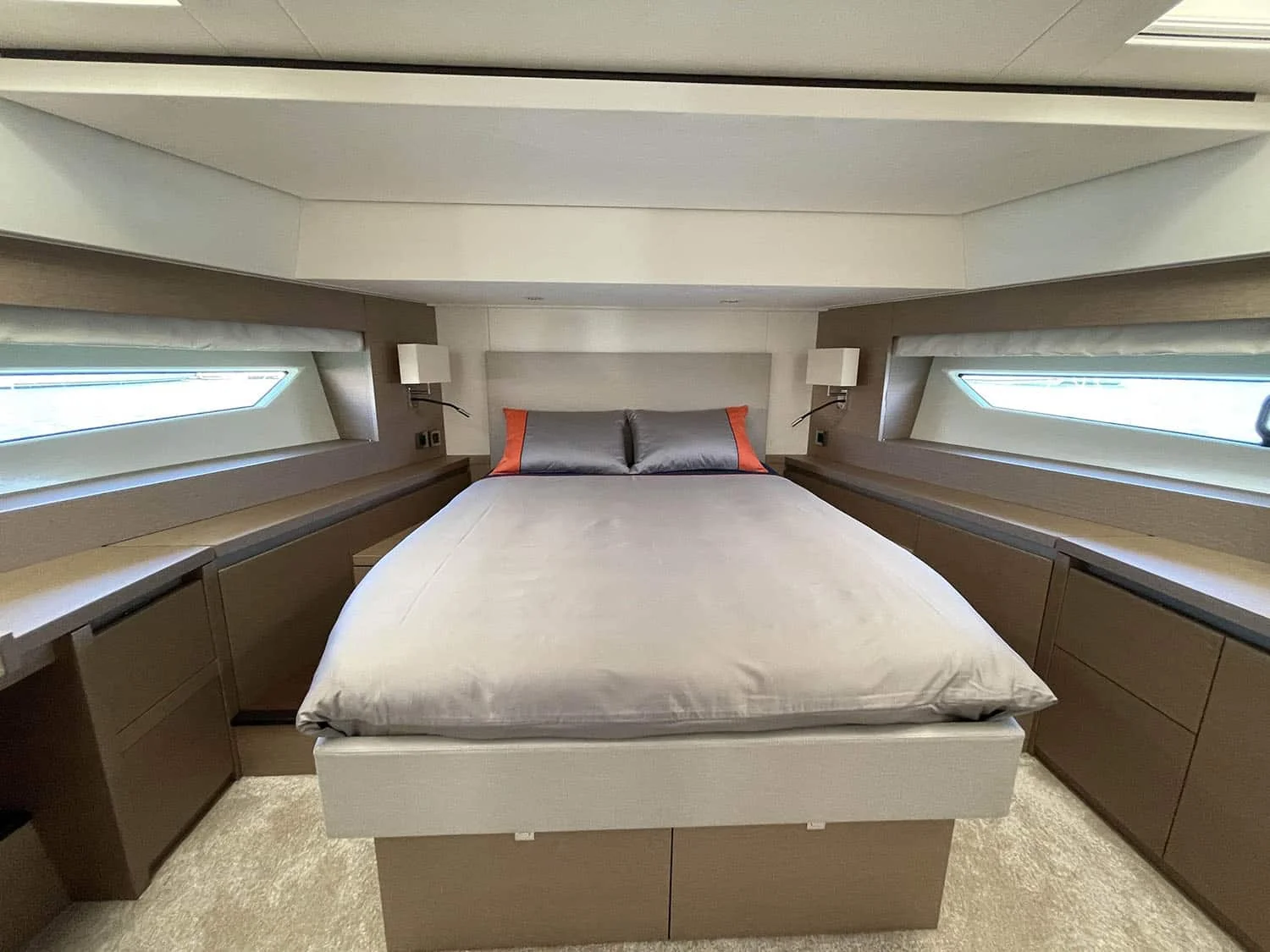 Prestige 630 Fly, photo 10 location yacht Cannes