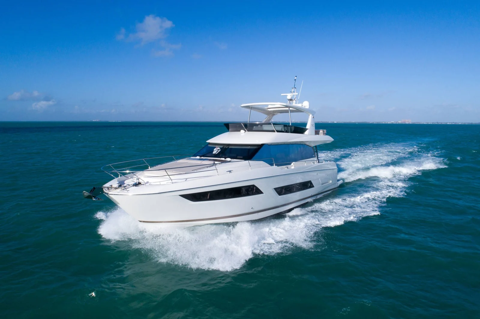 Prestige 680, photo 1 location yacht Cannes