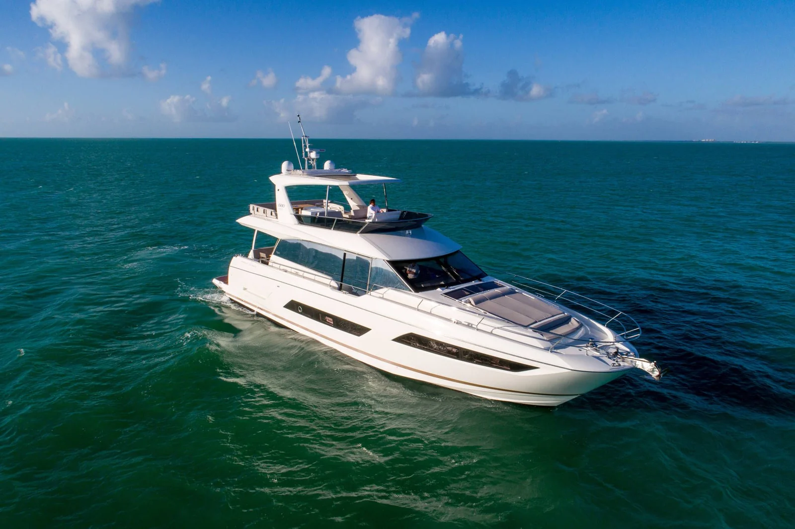 Prestige 680, photo 7 location yacht Cannes