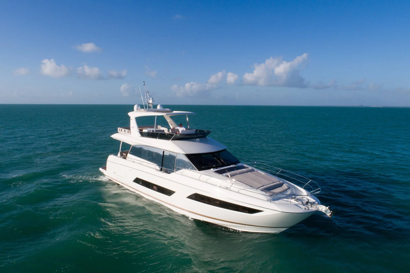 Prestige 680, photo 8 location yacht Cannes