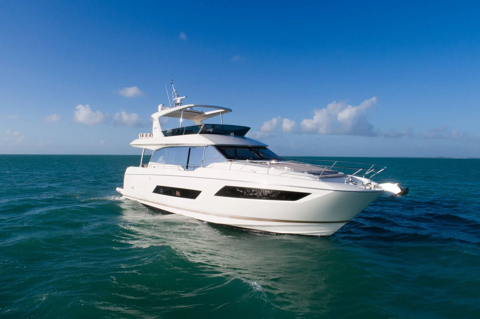 Prestige 680, photo 9 location yacht Cannes