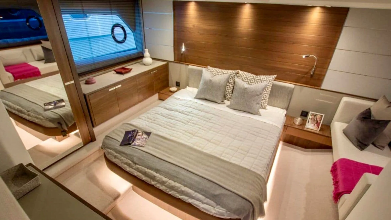 Princess V58, photo 10 location yacht Cannes
