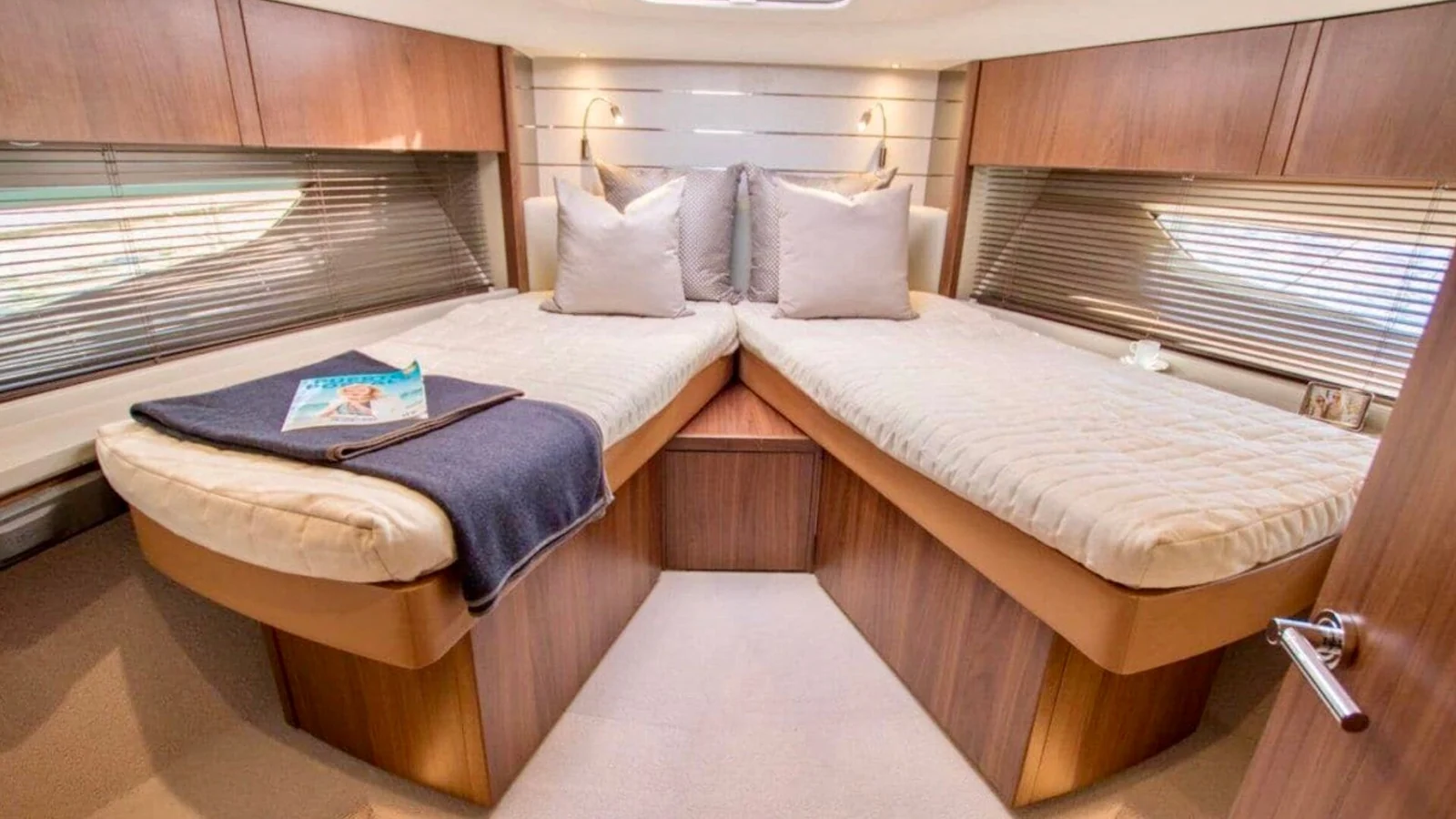 Princess V58, photo 11 location yacht Cannes