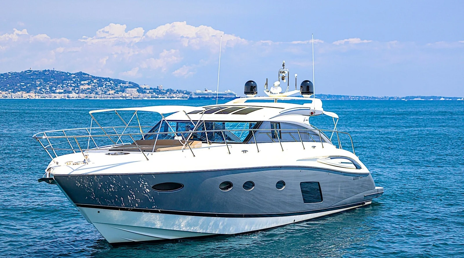 Princess V62 Sport, photo 1 location yacht Cannes