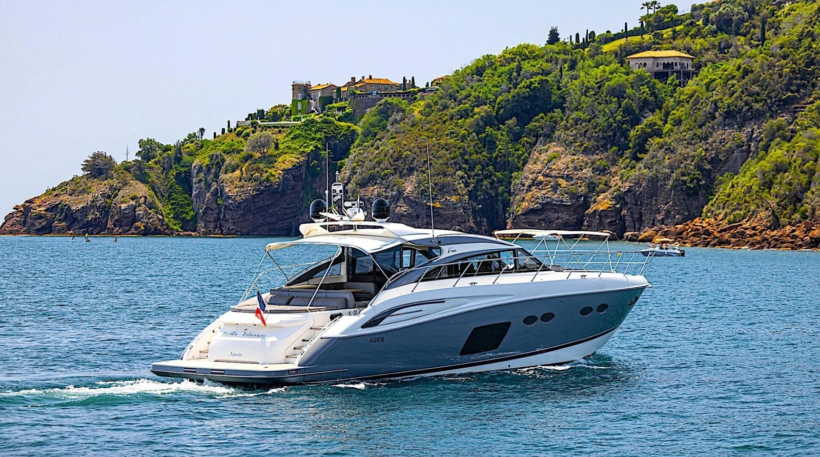 Princess V62 Sport, photo 4 location yacht Cannes