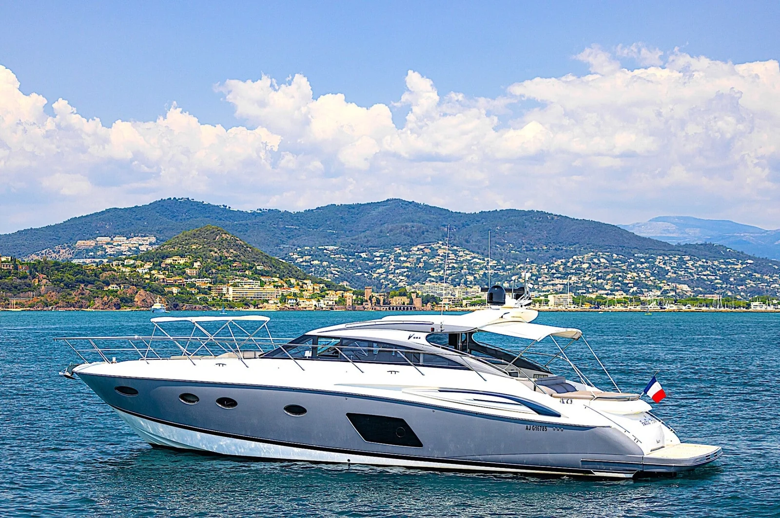 Princess V62 Sport, photo 5 location yacht Cannes