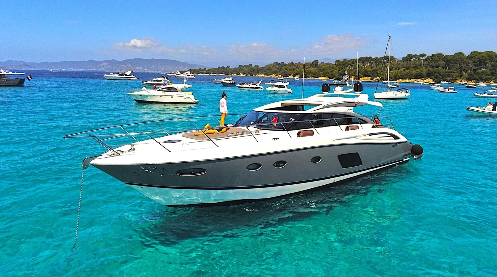 Princess V62 Sport, photo 8 location yacht Cannes
