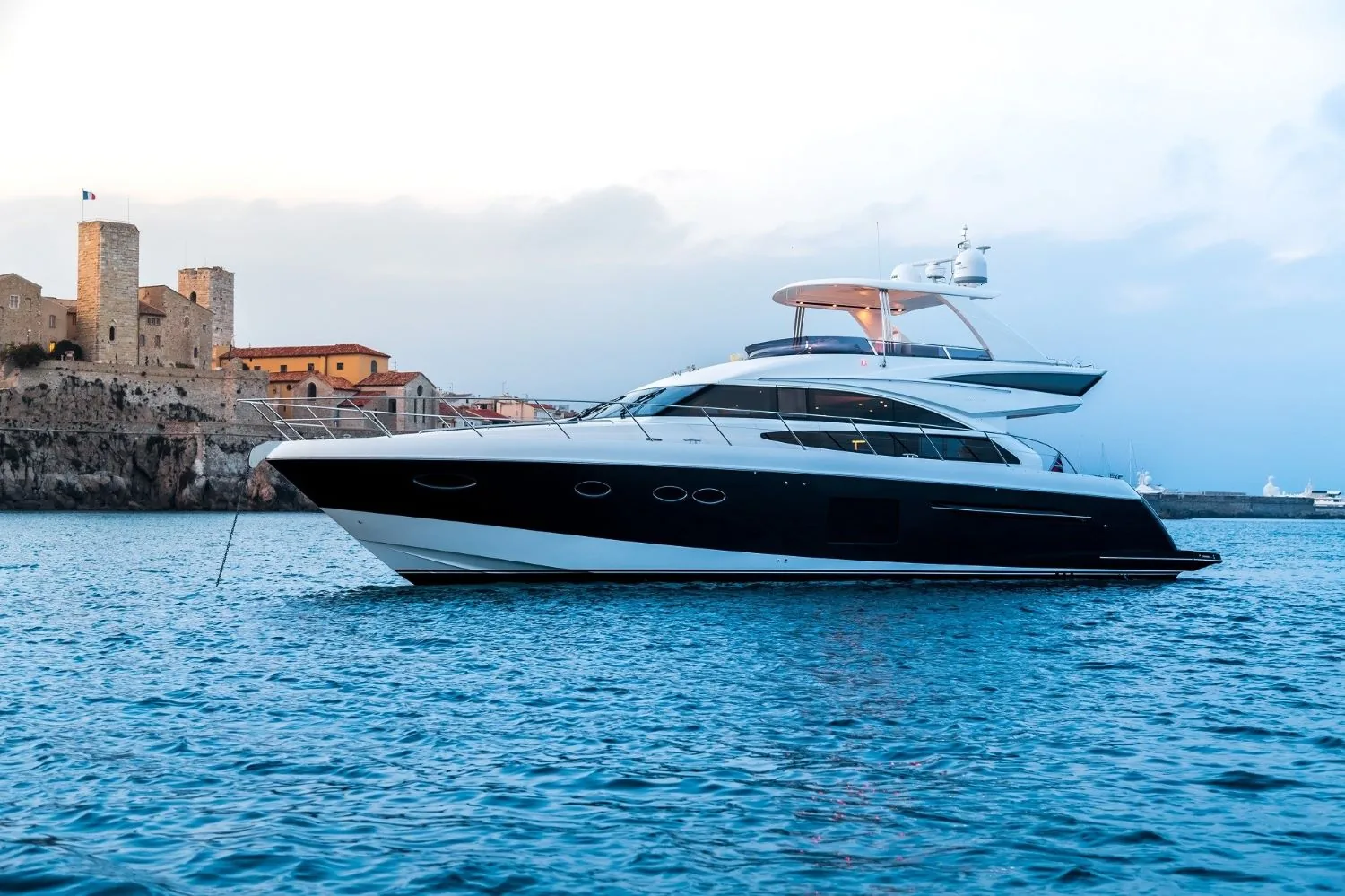 PRINCESS V64 - photo 6 yacht charter Cannes