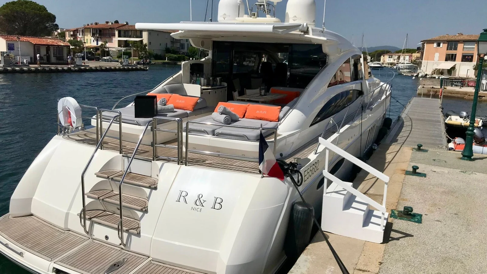 Princess V70, photo 4 location yacht Cannes