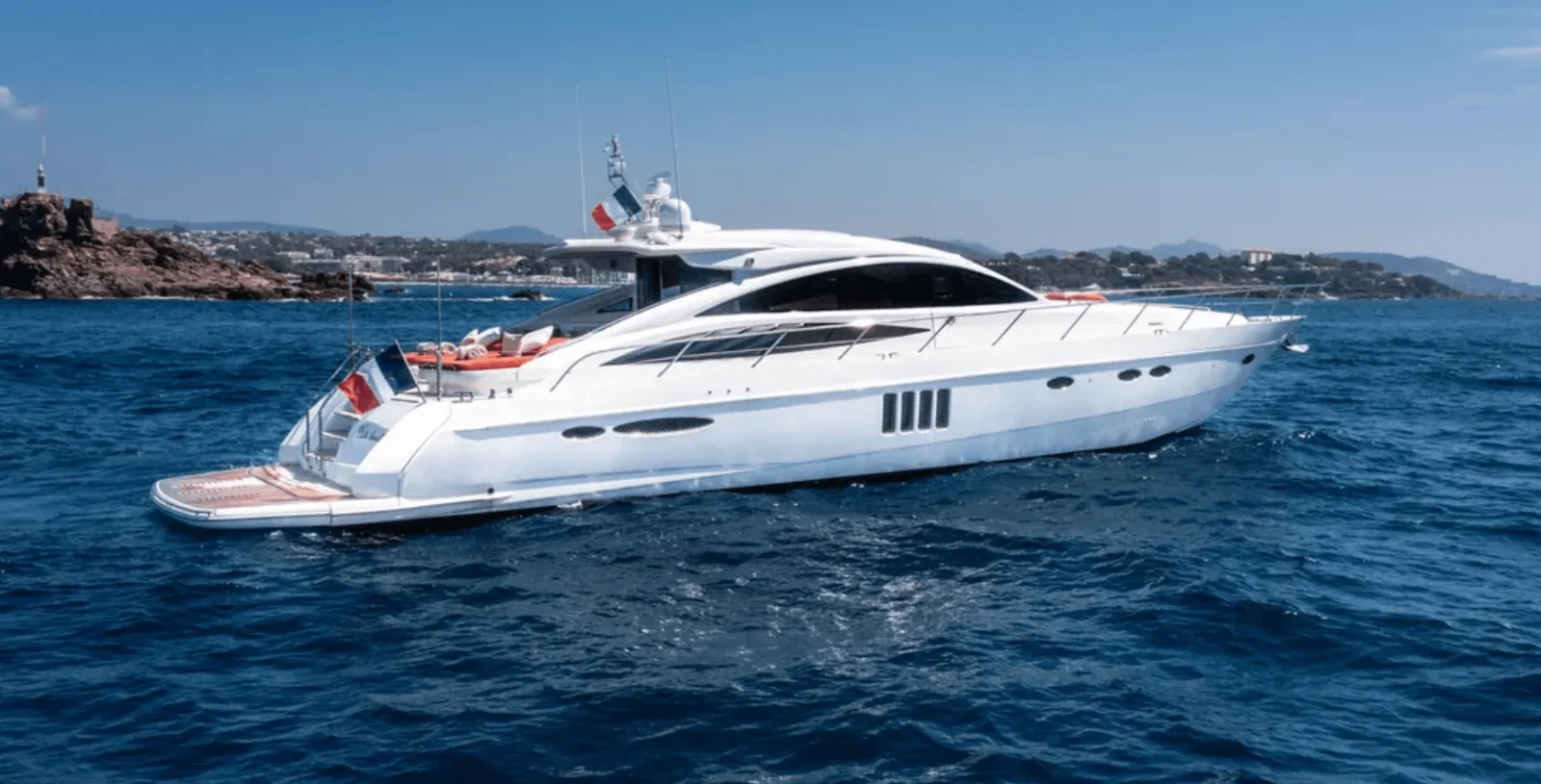 Princess V70, photo 7 location yacht Cannes