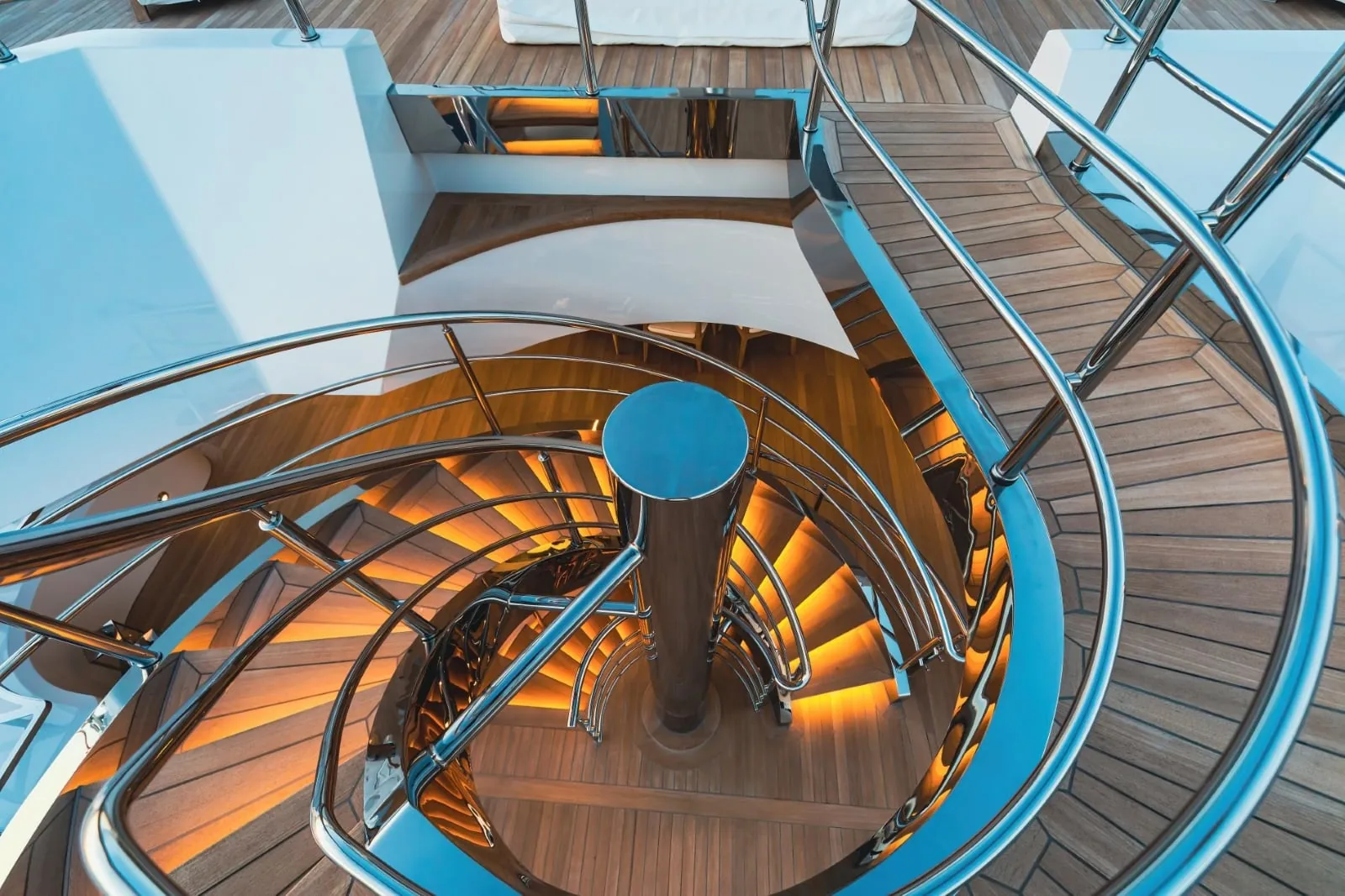 PROJECT X - photo 7 yacht charter Cannes