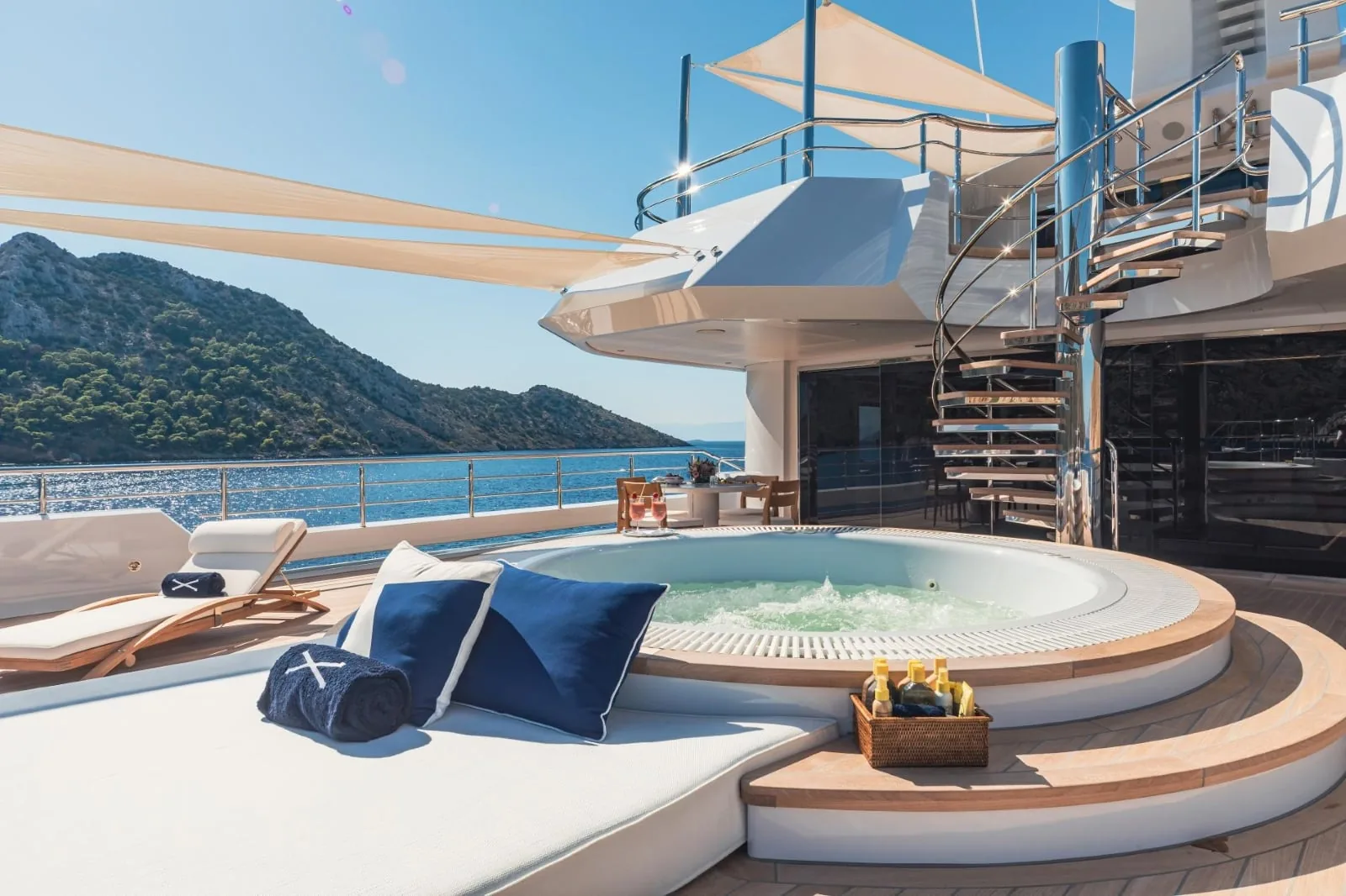 PROJECT X - photo 8 yacht charter Cannes