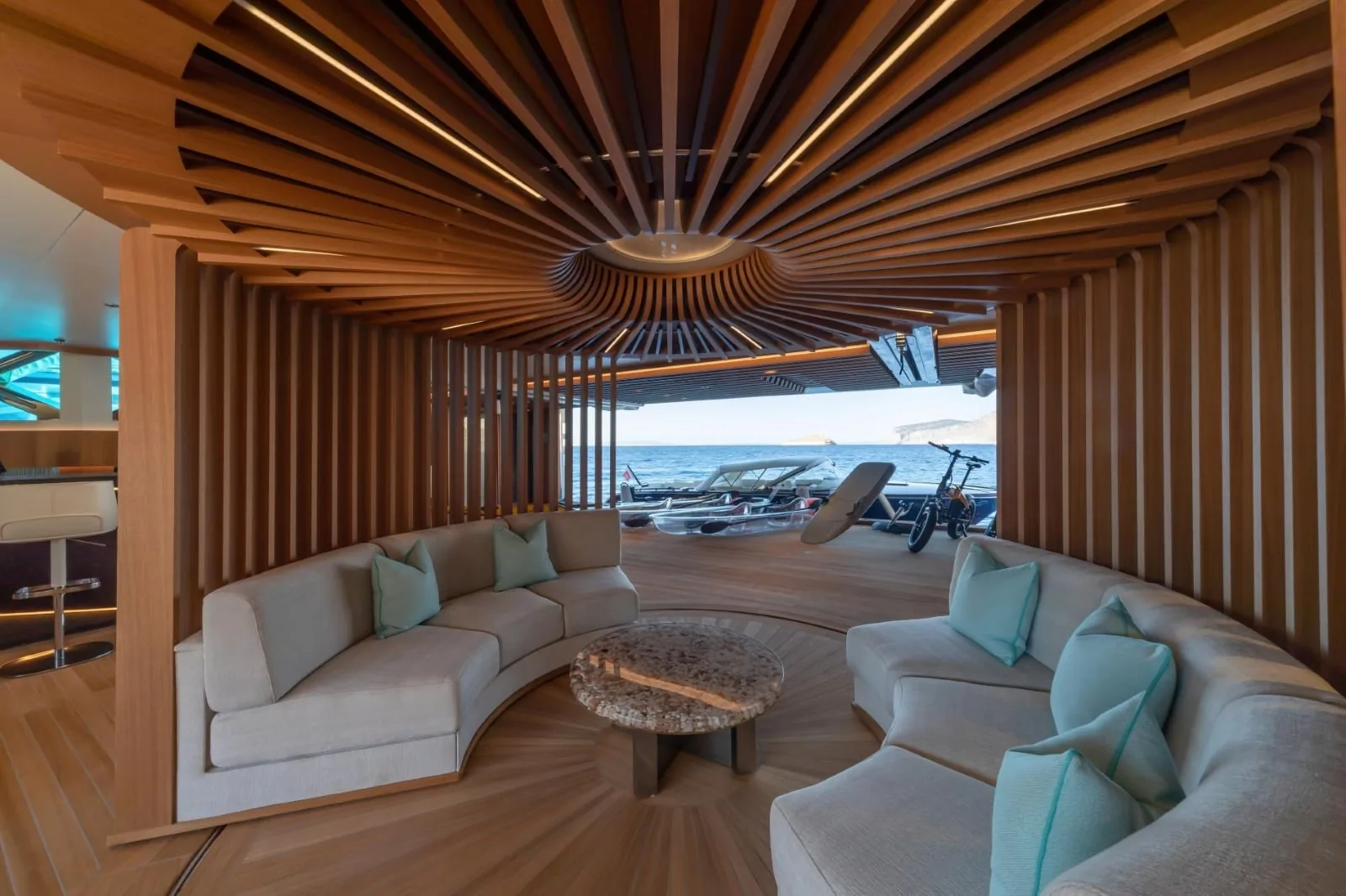 PROJECT X - photo 11 yacht charter Cannes