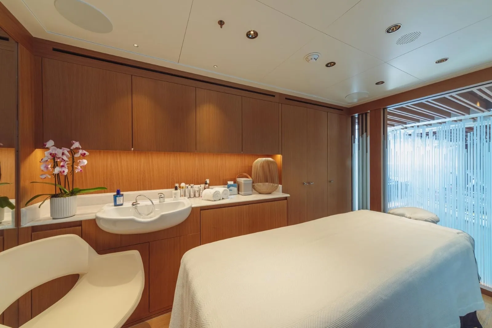 PROJECT X - photo 12 yacht charter Cannes