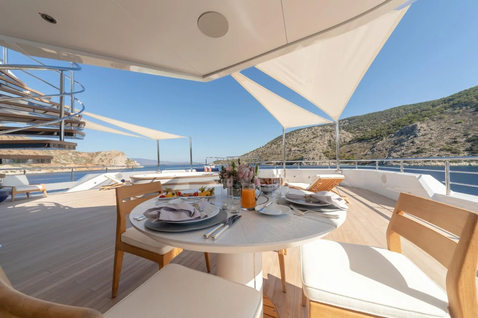 PROJECT X - photo 17 yacht charter Cannes