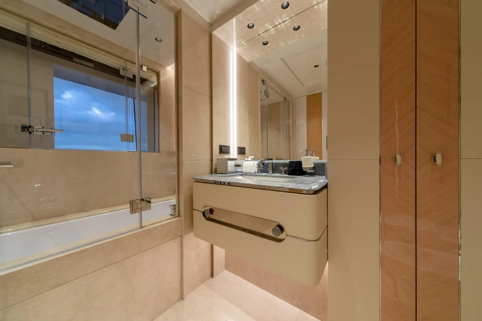 PROJECT X - photo 50 yacht charter Cannes