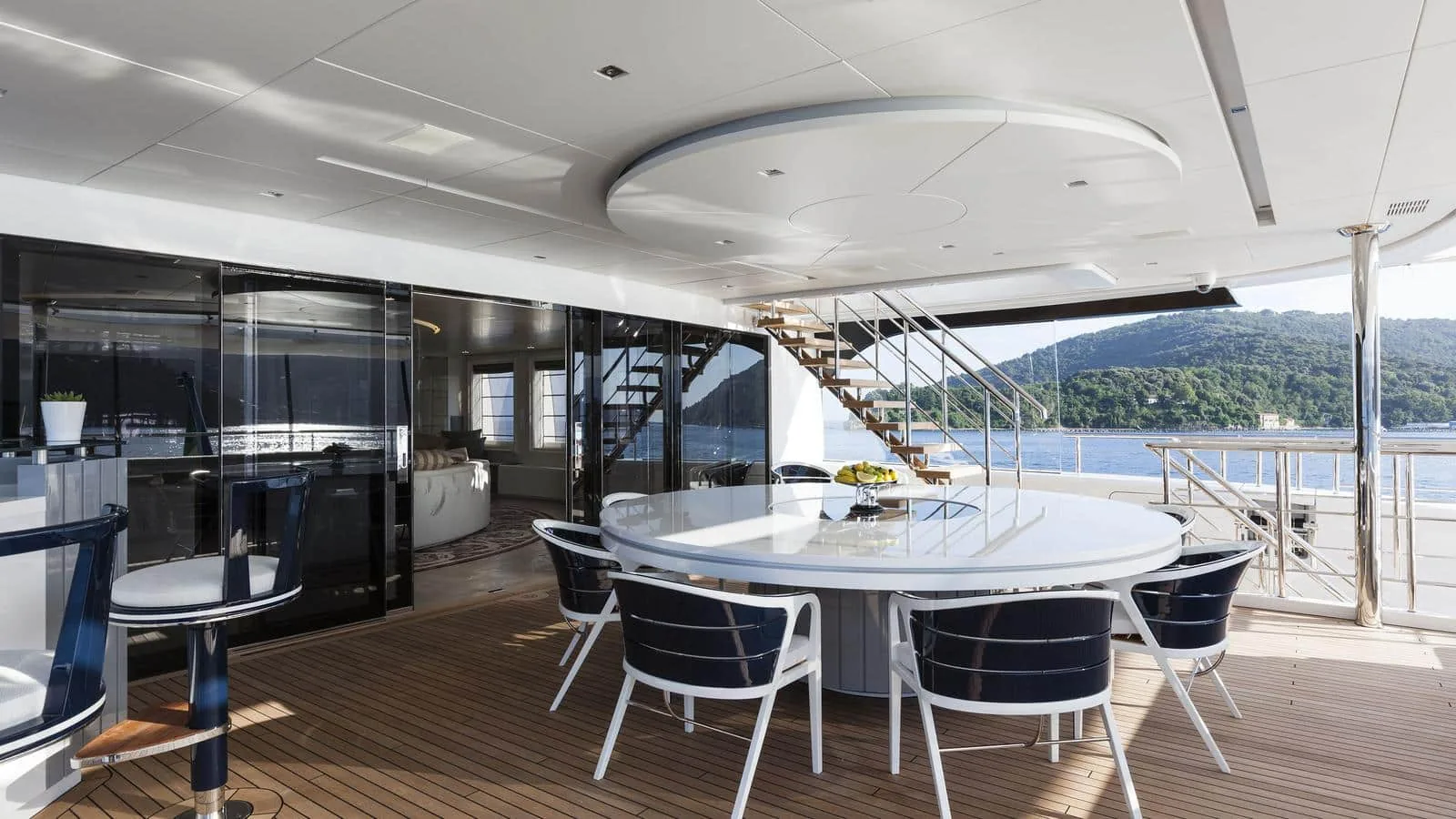 QUINTA ESSENTIA - photo 11 yacht charter Cannes