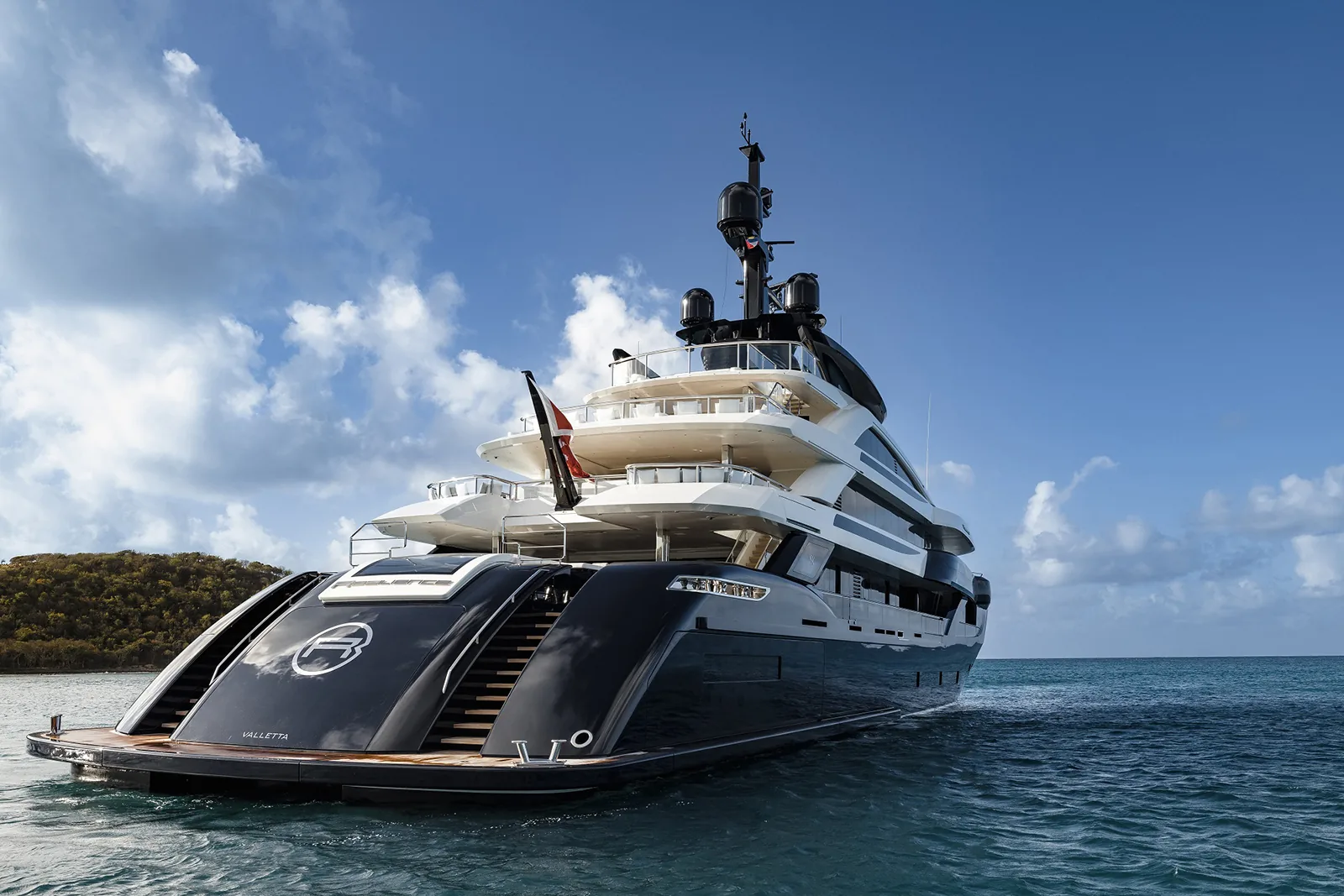 RESILIENCE - photo 3 yacht charter Cannes