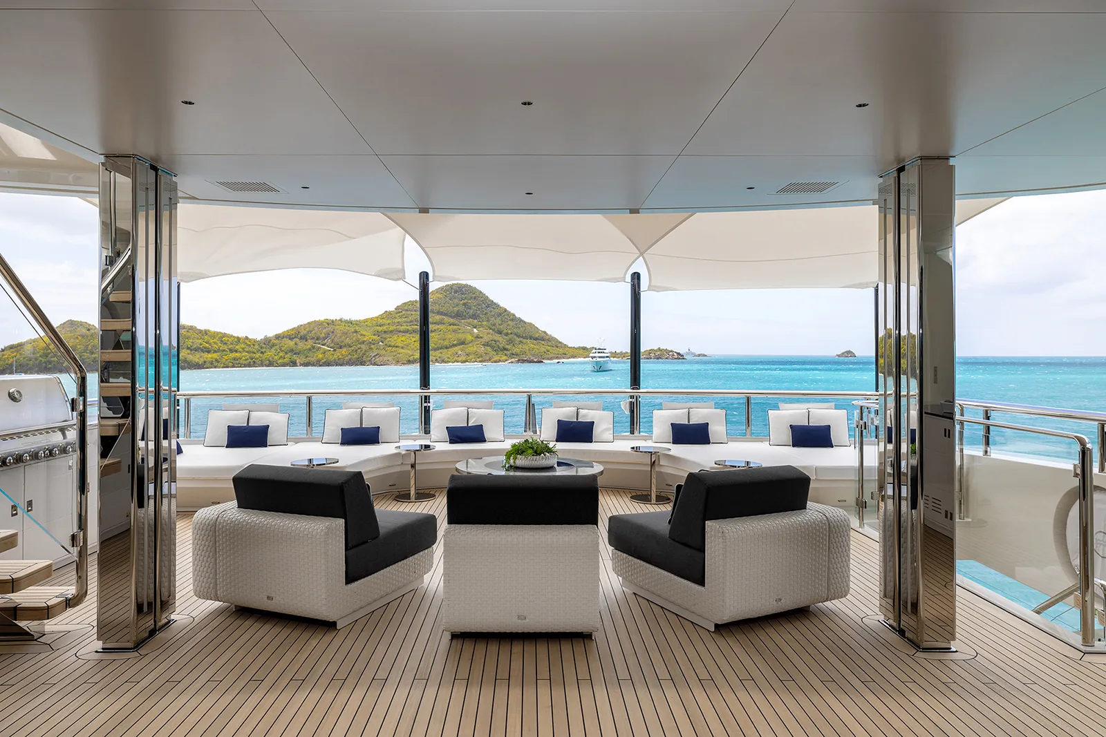 RESILIENCE - photo 6 yacht charter Cannes