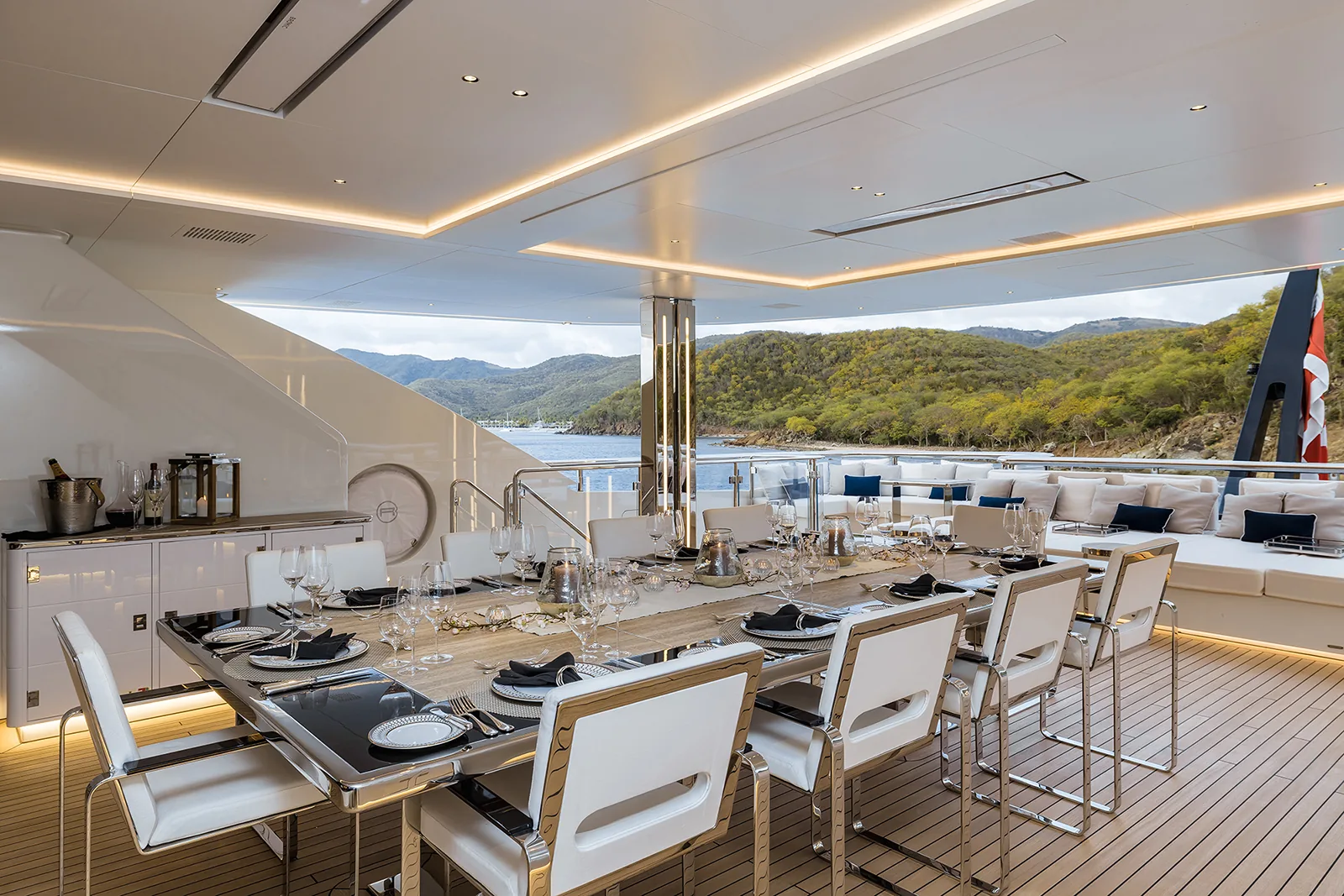 RESILIENCE - photo 10 yacht charter Cannes