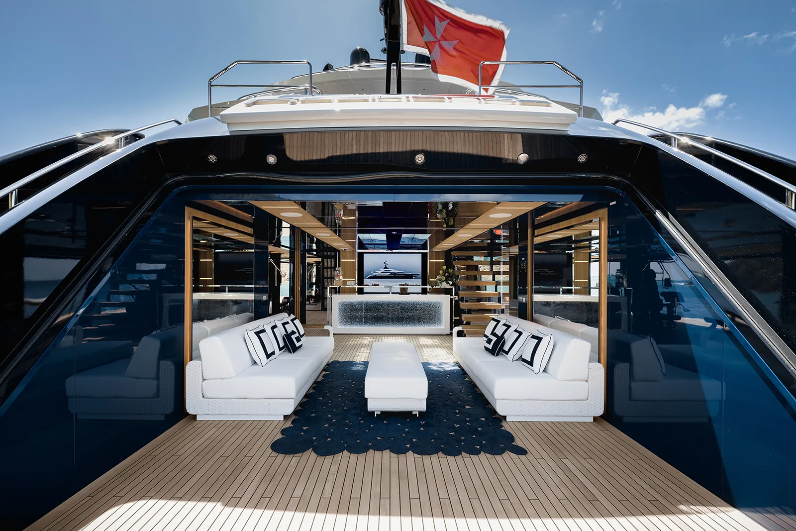 RESILIENCE - photo 13 yacht charter Cannes