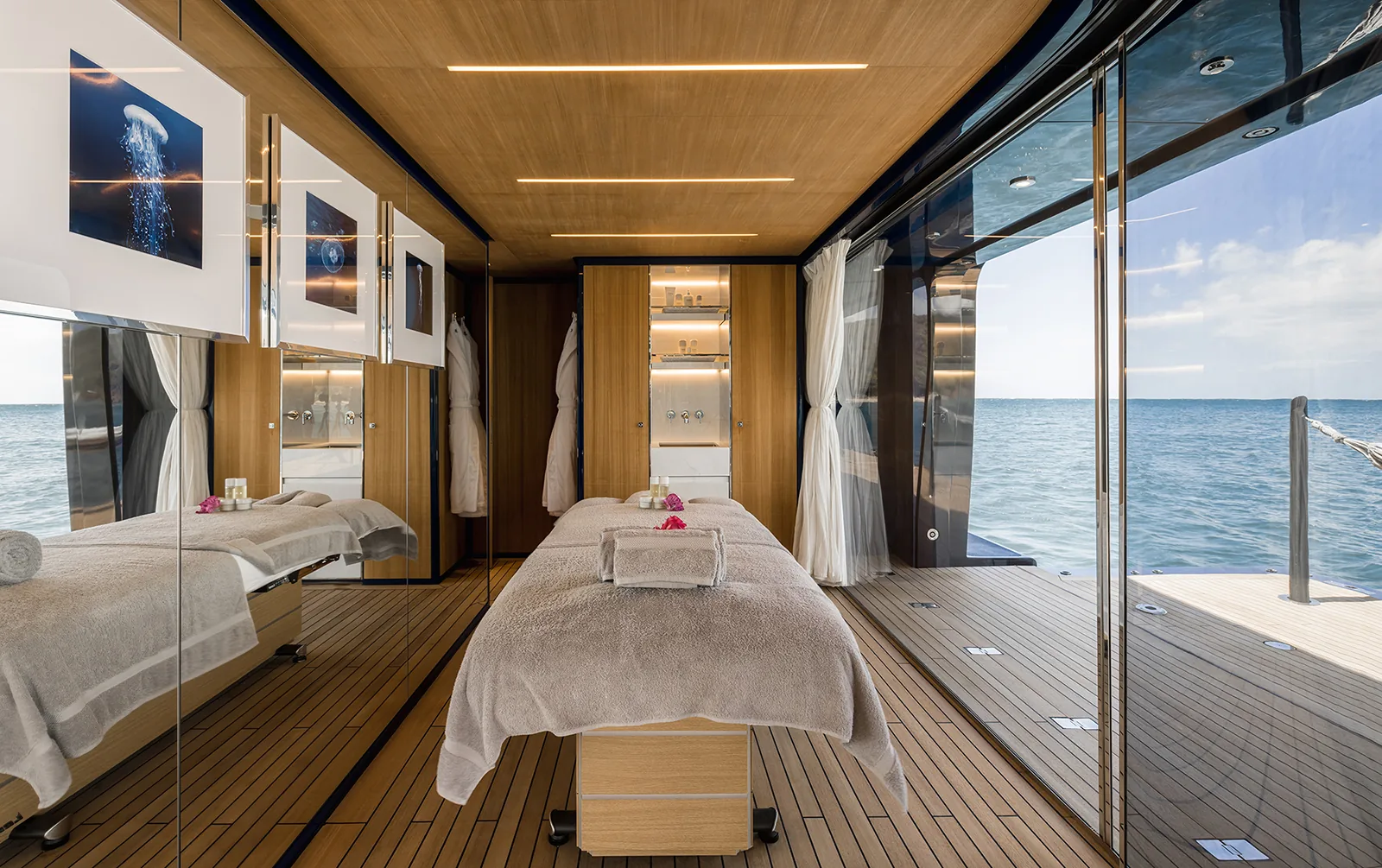 RESILIENCE - photo 14 yacht charter Cannes
