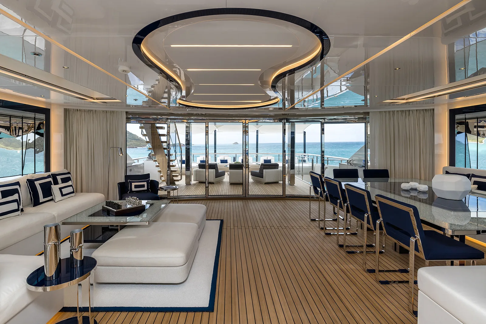 RESILIENCE - photo 18 yacht charter Cannes