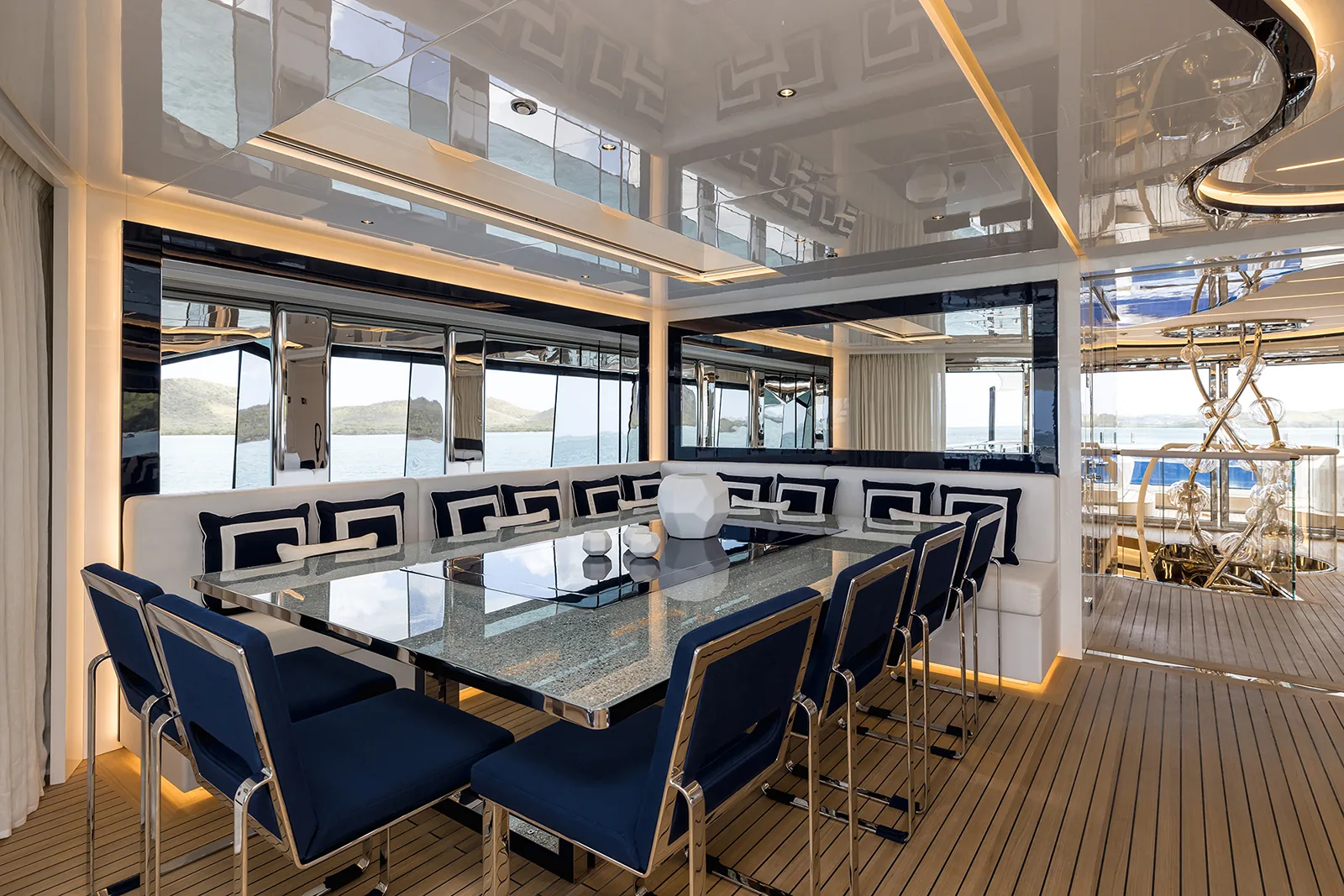RESILIENCE - photo 19 yacht charter Cannes