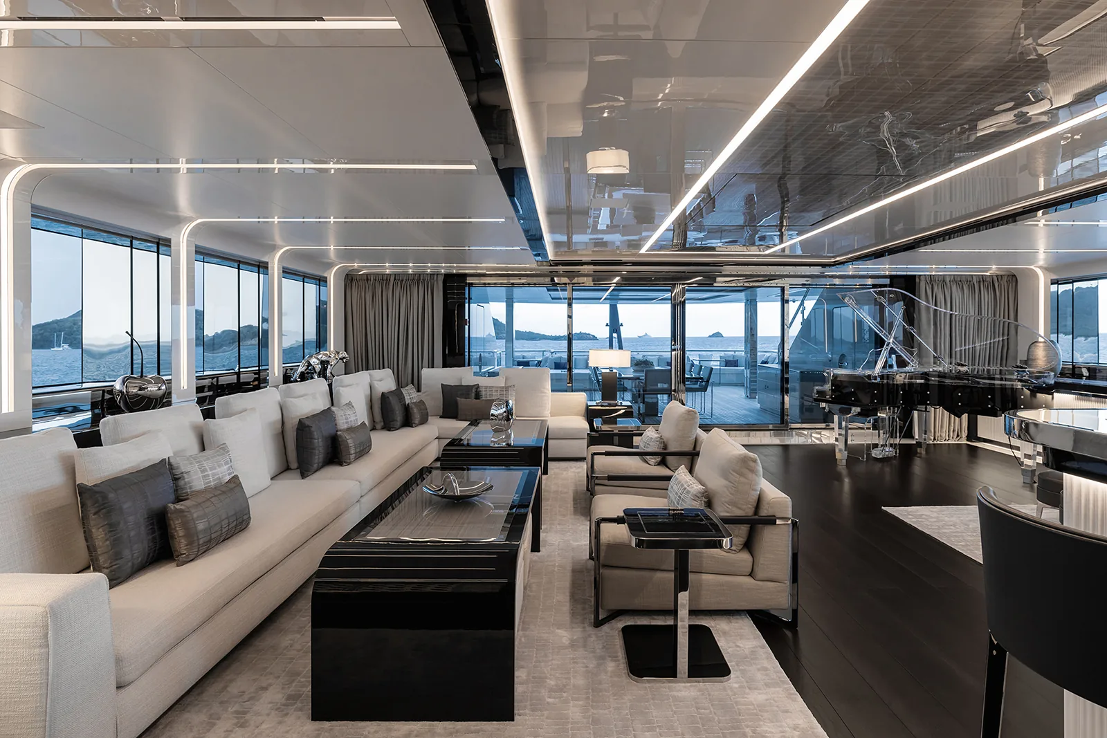RESILIENCE - photo 20 yacht charter Cannes