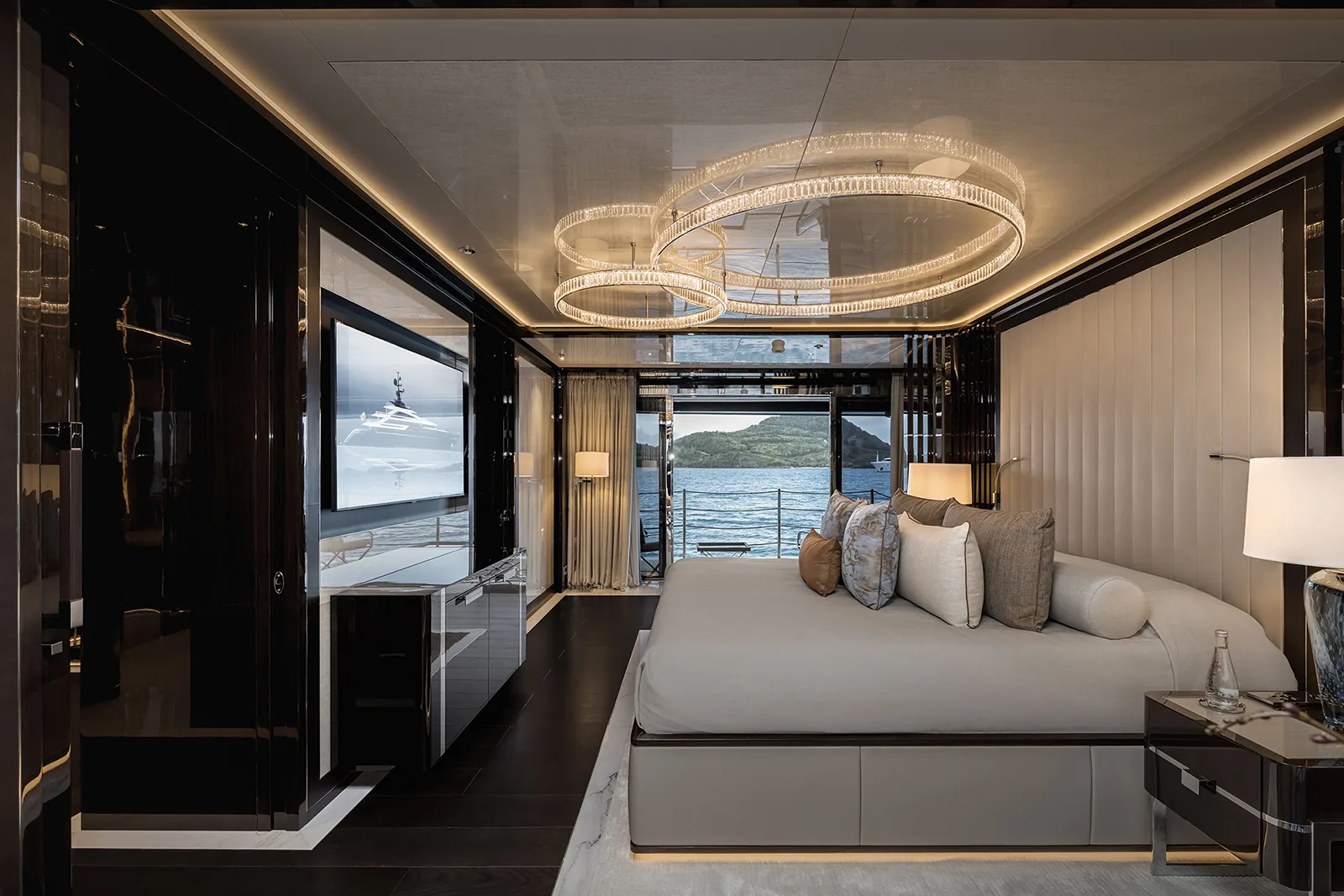 RESILIENCE - photo 26 yacht charter Cannes