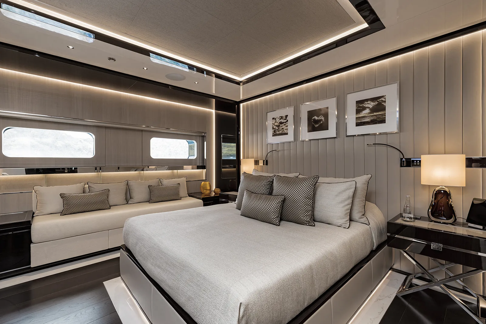 RESILIENCE - photo 29 yacht charter Cannes