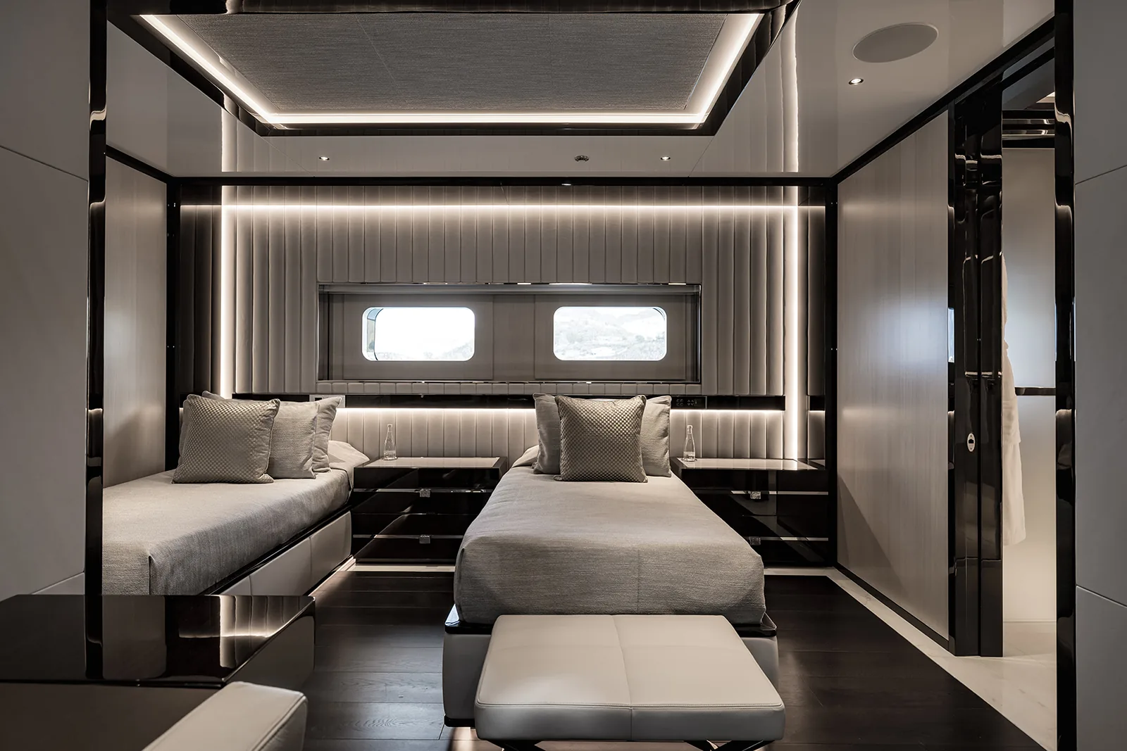 RESILIENCE - photo 33 yacht charter Cannes
